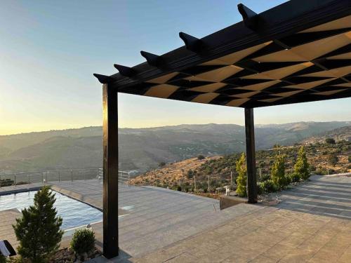 Farmhouse with Pool and Breathtaking Views — 4-Star Luxury Hotel in Amman, Jordan