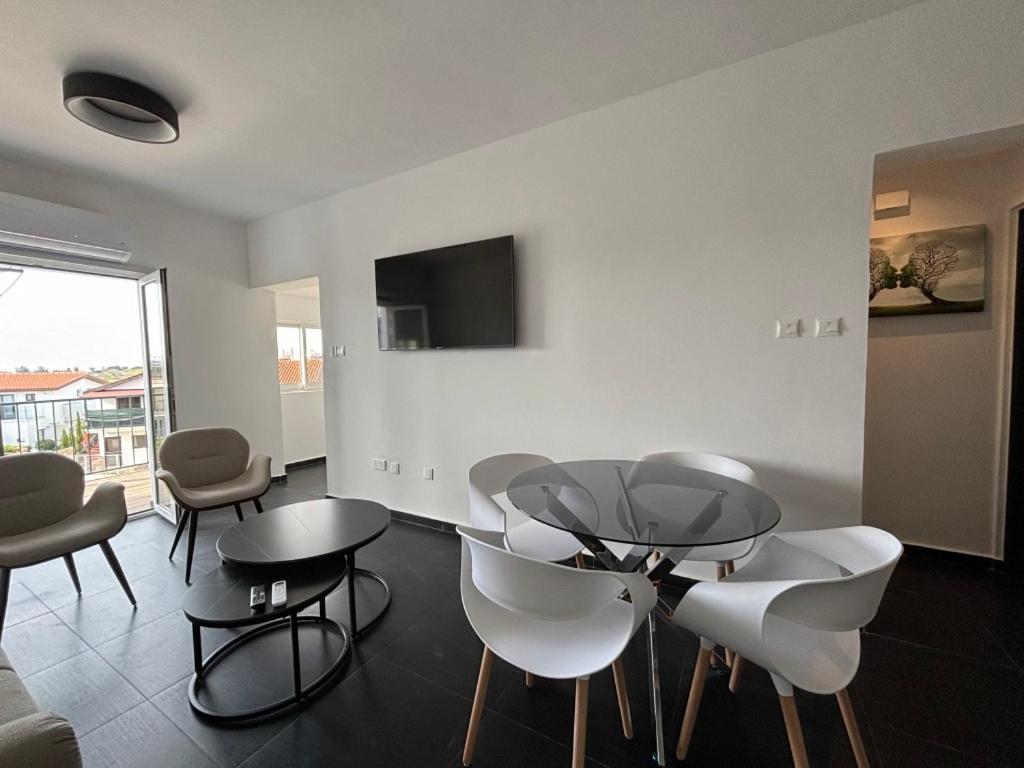 Venus Seaview 2B Rooftop PRIME Location Paphos — 4-Star Luxury Hotel in Paphos, Cyprus
