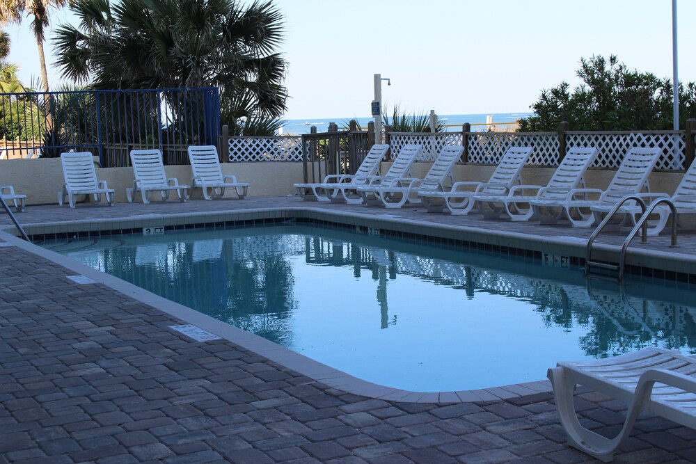 Blu Atlantic Oceanfront Hotel & Suites - photo 28