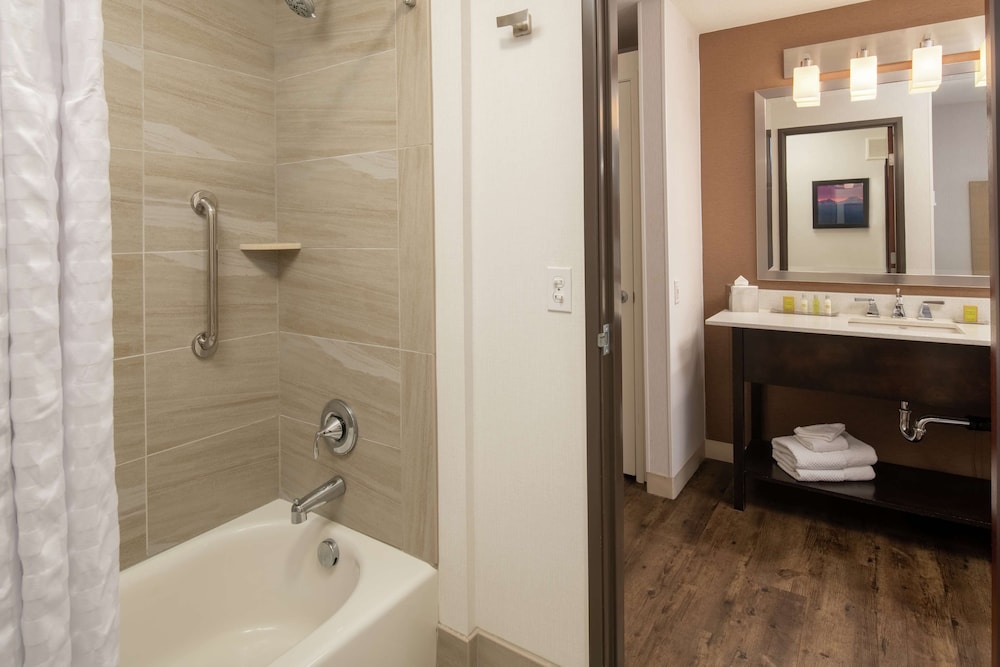 DoubleTree by Hilton Portland Tigard - photo 24
