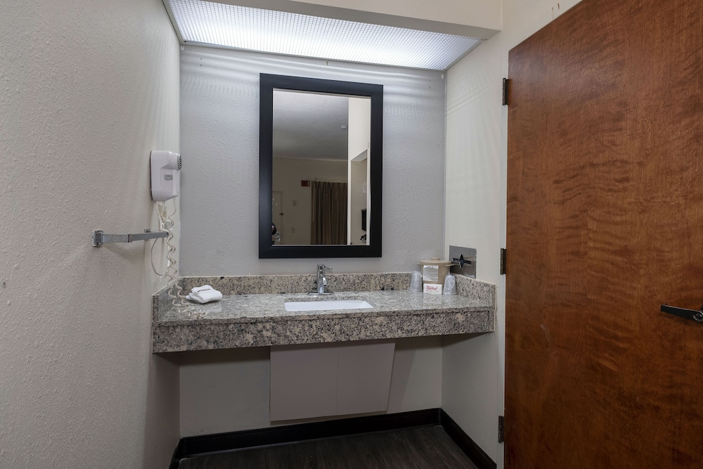 Red Roof Inn Prattville - photo 32