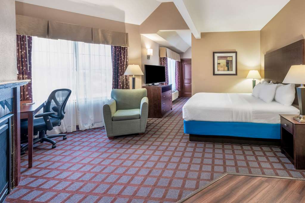 La Quinta Inn & Suites by Wyndham Bozeman - photo 18