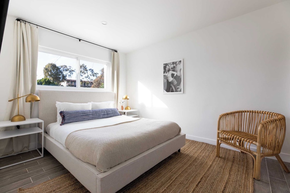 Avalon Buyout by AvantStay Mins to Gaslamp Rooftop w BBQ Sleeps 24 - photo 13