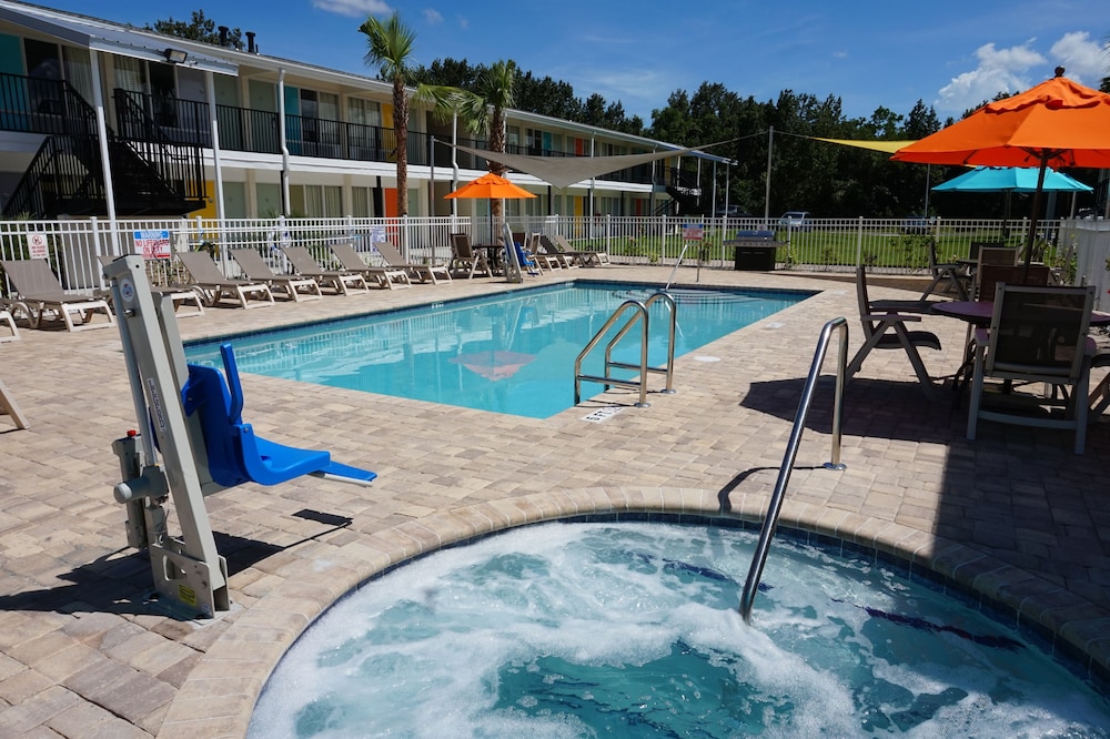 The Smart Stay Inn - photo 35