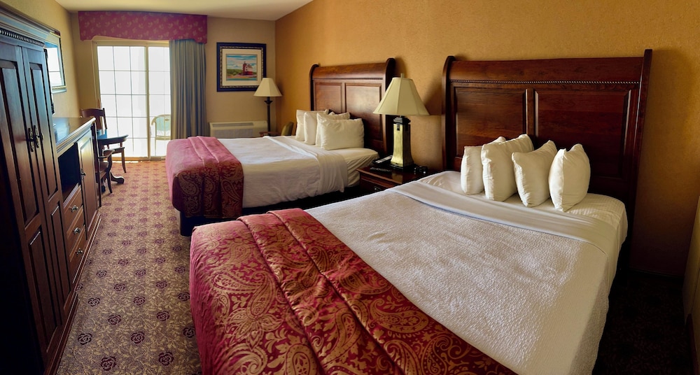 Hamilton Inn Select Beachfront Mackinaw City - photo 16