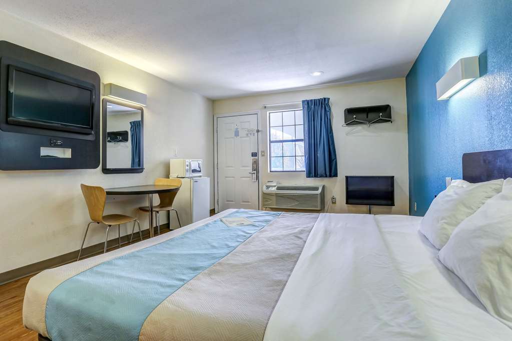 Motel 6 Dickson TN - photo 16