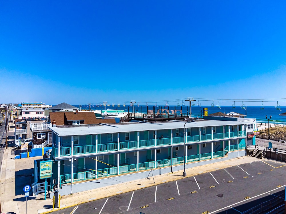 Boardwalk Sand & Surf Inn Oceanfront - photo 52