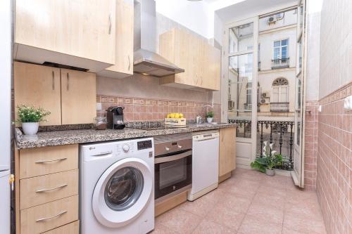 MalagaSunApts Historic Heart of Malaga AA WIFI — 4-Star Luxury Hotel in Malaga, Spain
