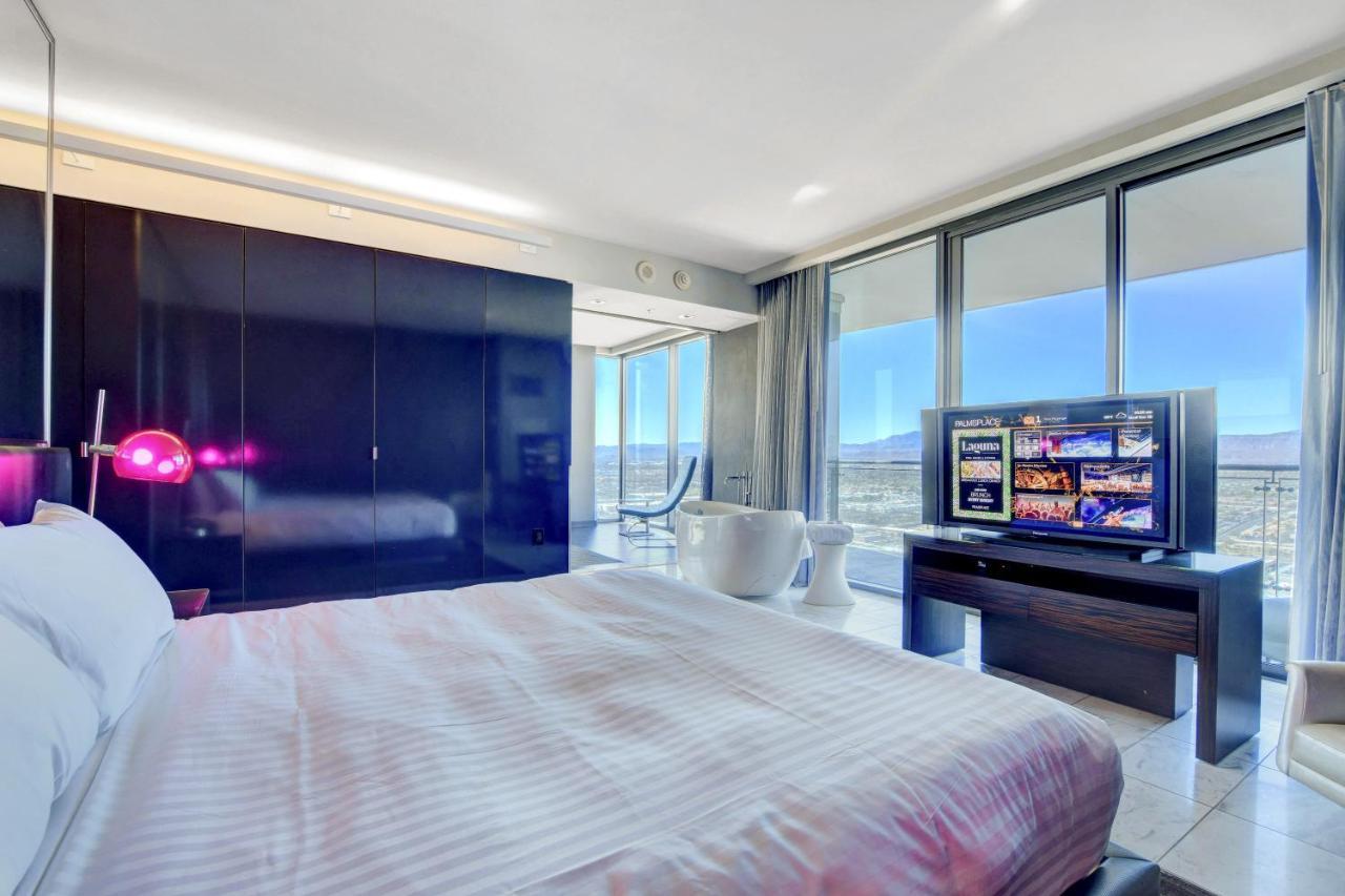 Private Luxury Panoramic Suite at Palms Place