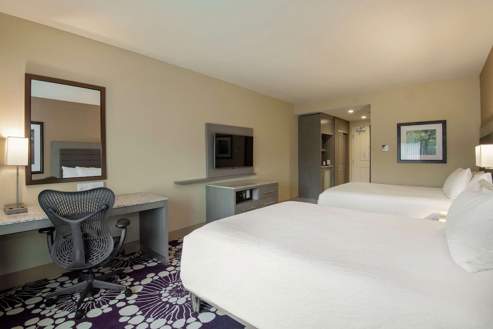 Hilton Garden Inn Raleigh Crabtree Valley - photo 8
