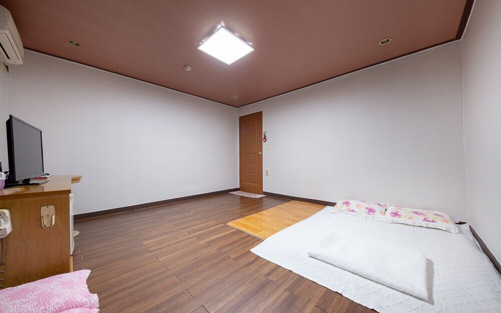 Seosan Peace Motel in Seosan, South Korea