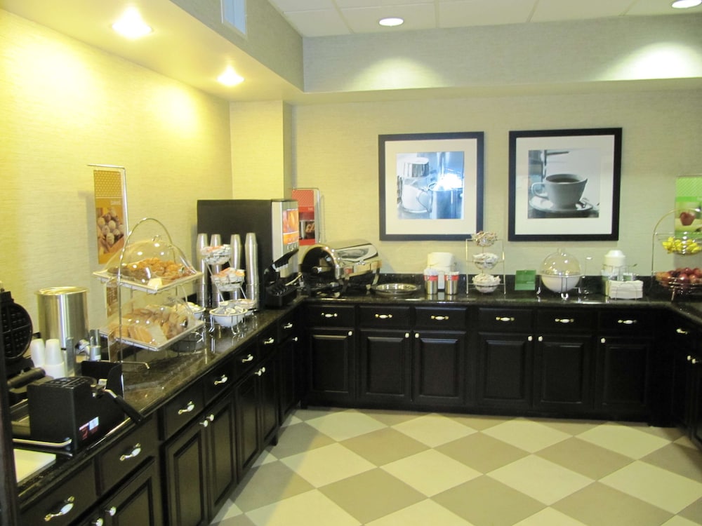 Hampton Inn Lindale Tyler - photo 31