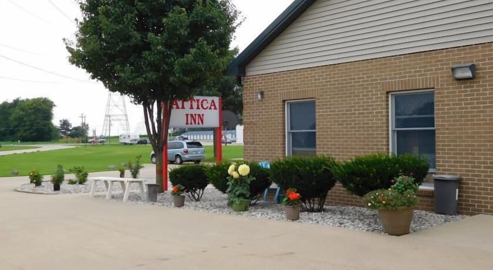 Attica Inn - photo 42