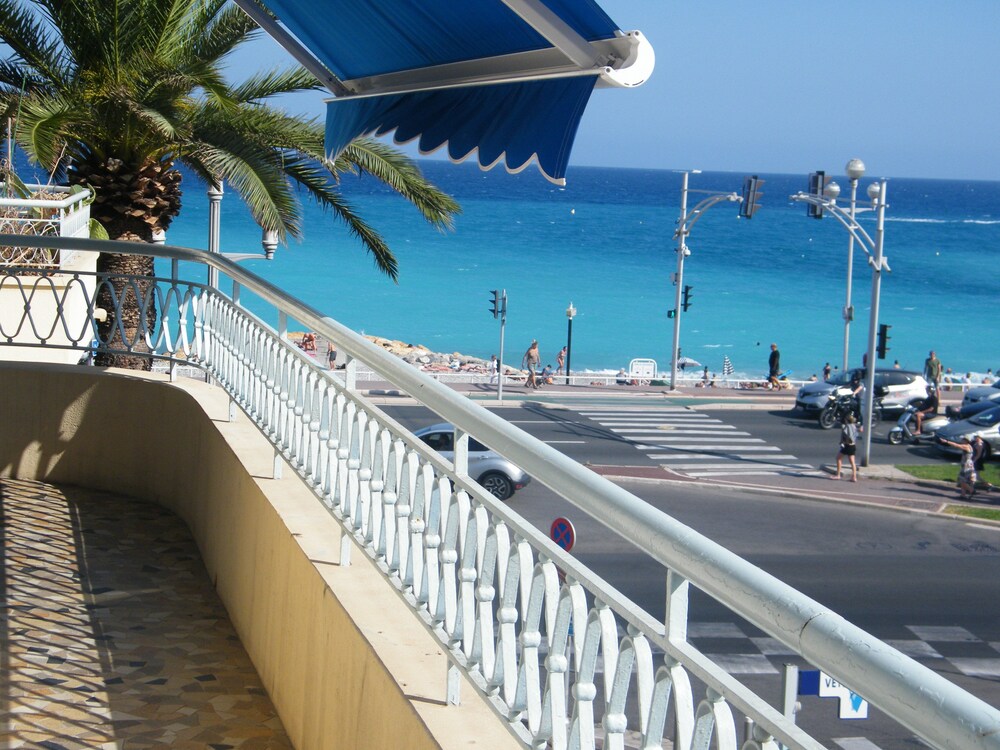 Appartement Palais Henri IV Mer et Ville Vignali — 4-Star Luxury Hotel in Nice, France