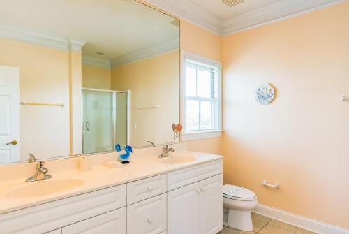 Emerald Breeze by Oak Island Accommodations - photo 23