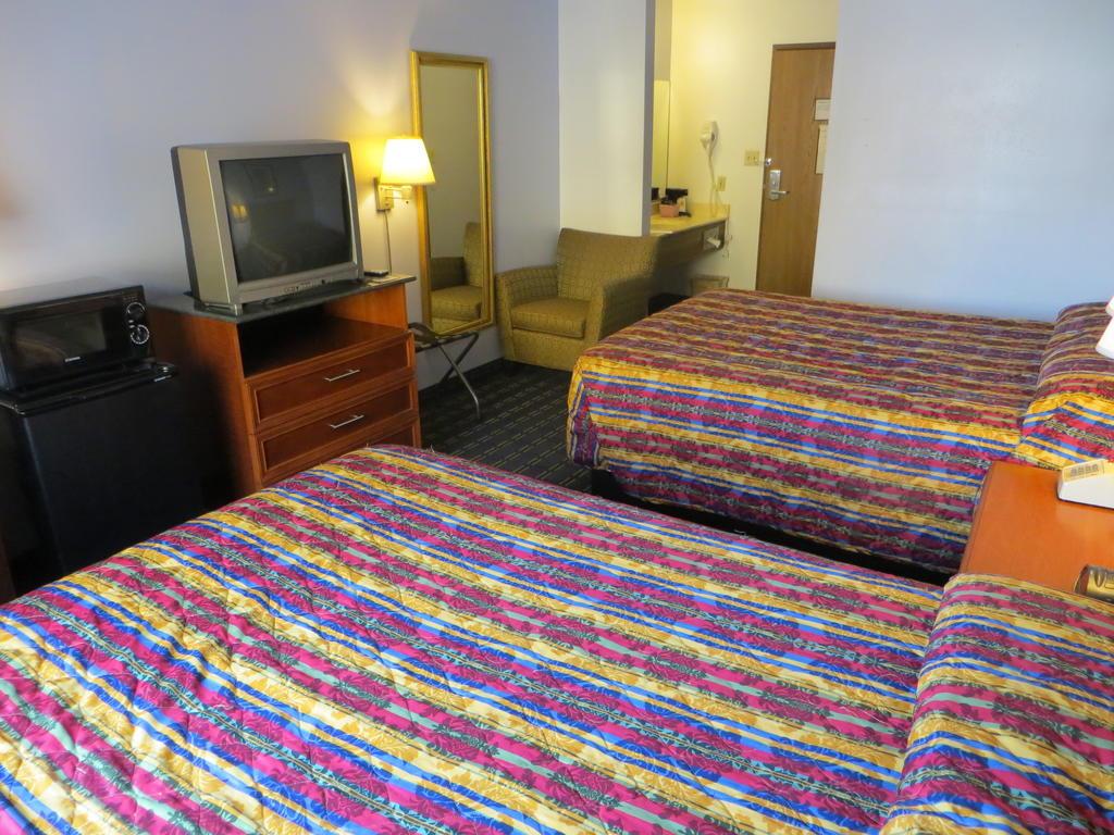 Knights Inn Memphis at Macon Cove - photo 8