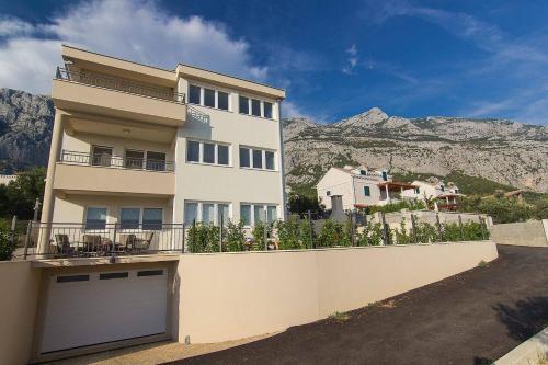 Villa Paolo — 4-Star Luxury Hotel in Makarska, Croatia