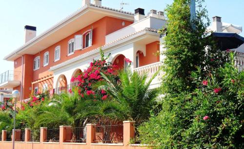 Apartamentos Concha del Mar — 4-Star Luxury Hotel in Sagunto, Spain
