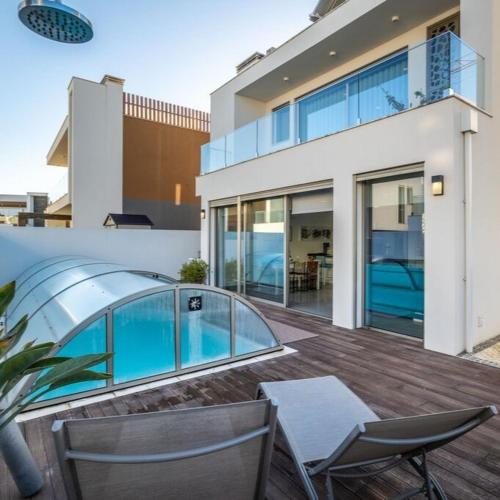 Silvercoast Villa Concha Baia with private heated pool and seaview rooftop lounge — 4-Star Luxury Hotel in Caldas Da Rainha, Portugal