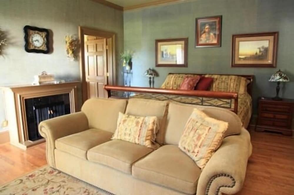 Bybee's Historic Inn - photo 10