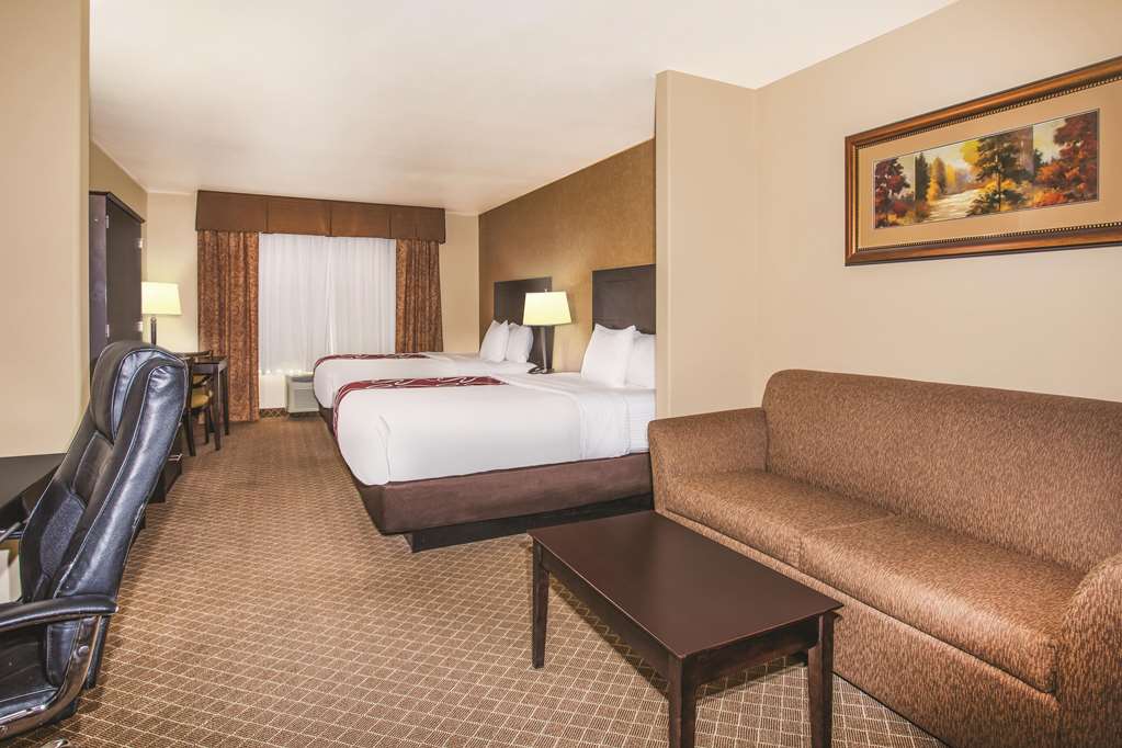 La Quinta Inn & Suites by Wyndham Ely - photo 13