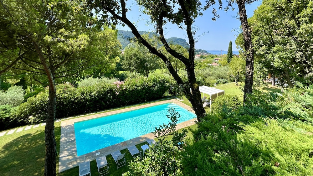 Residence Casa Adriana — 4-Star Luxury Hotel in Costermano, Italy