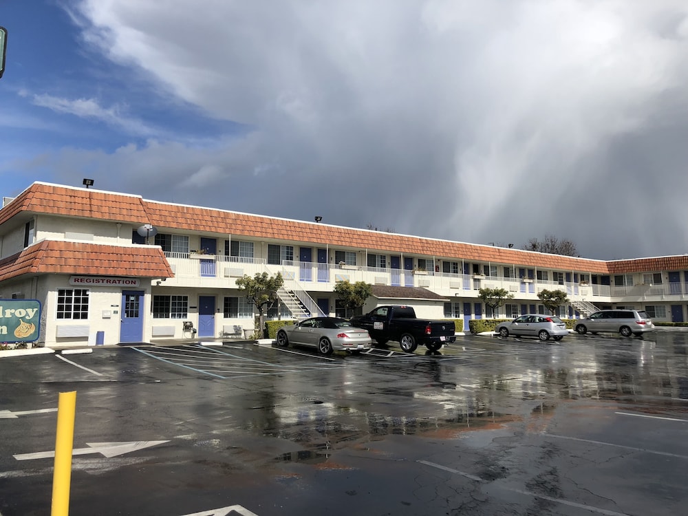 Gilroy Inn - photo 22