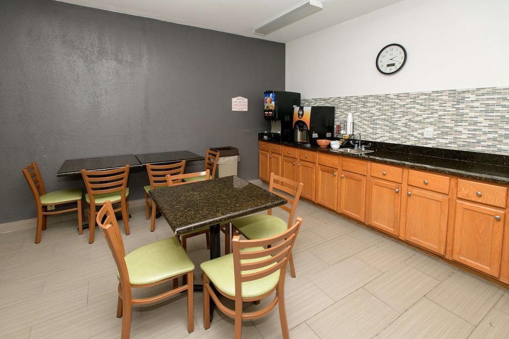 Home Town Inn Ringgold - photo 20