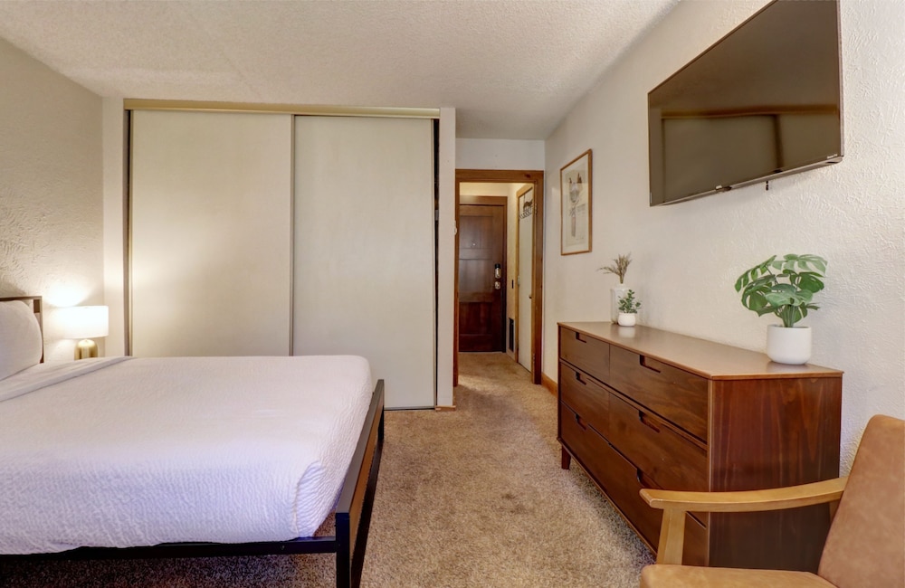 Anaconda 4 Bed 4 Bath by RedAwning - photo 9