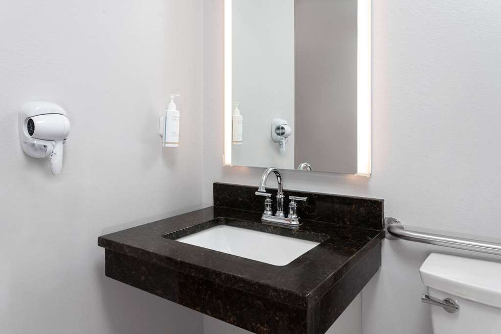Microtel Inn by Wyndham Janesville - photo 8