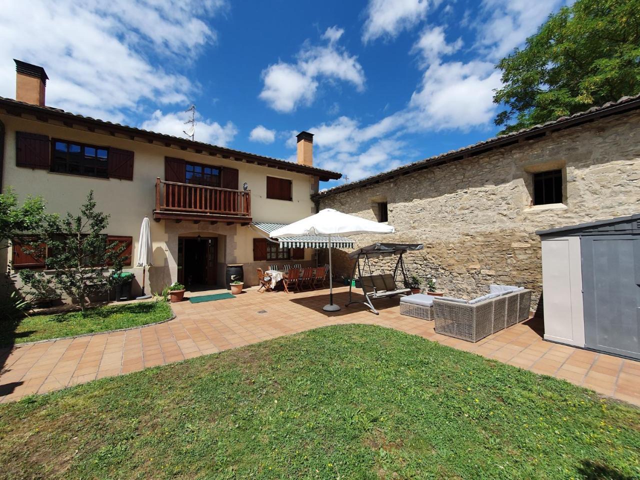 Casa Familiar Con Jardin Arana Etxea Ebi01207 — 4-Star Luxury Hotel in Urduna, Spain
