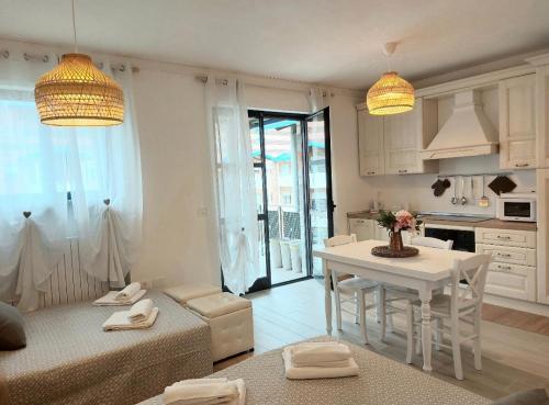 Incantevole Appartamento Monolocale Alba 4 — 4-Star Luxury Hotel in Alba, Italy