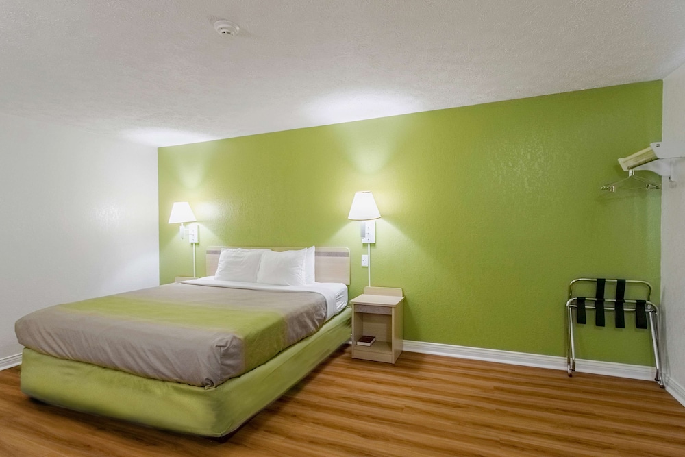 Red Roof Inn Greencastle South Cloverdale - photo 13