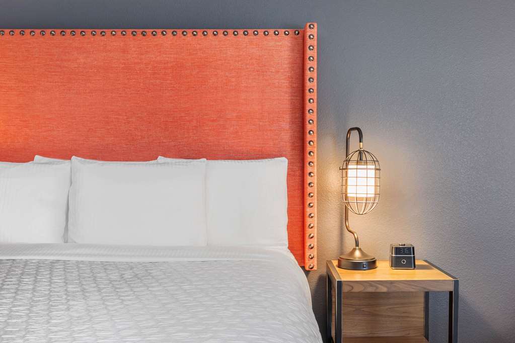 La Quinta Inn & Suites by Wyndham Lewisville - photo 36