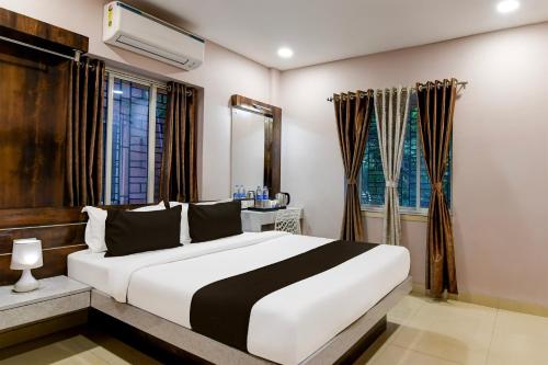 Super Collection O New Town Near OM Sweets Formerly Shiva Inn in Kolkata, India