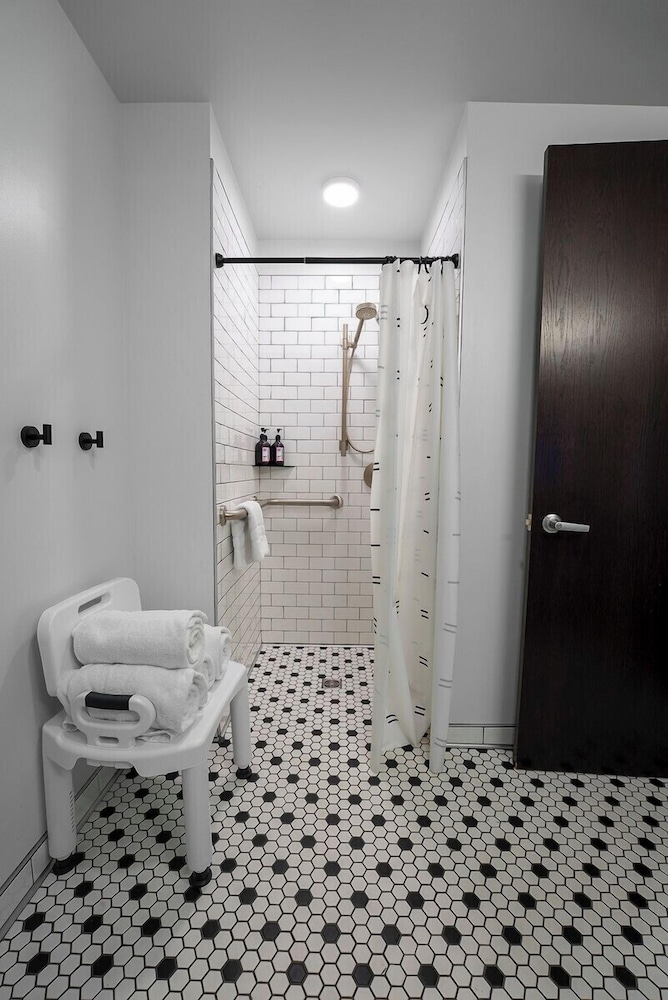 Brewhalla Hotel - photo 95