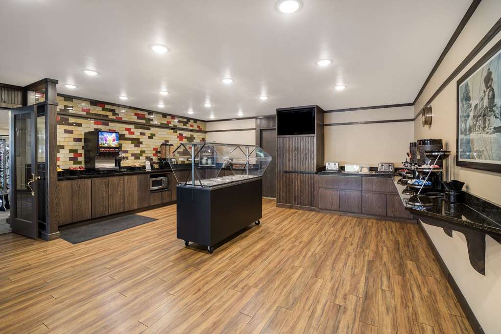 Best Western Golden Spike Inn & Suites - photo 7
