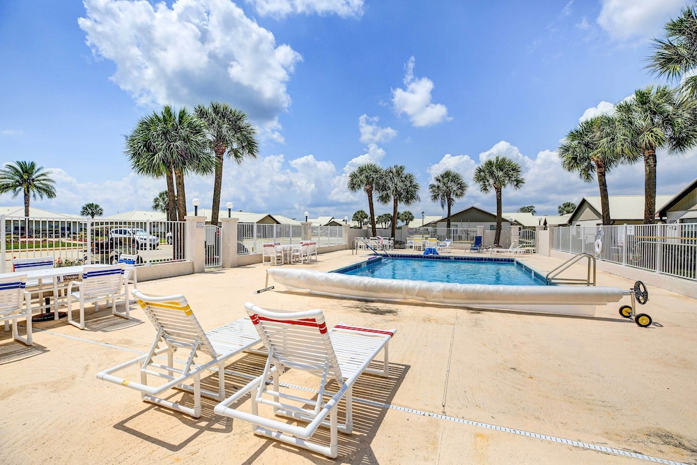 Screened Patio And Grill at Sebring Resort Community - photo 11
