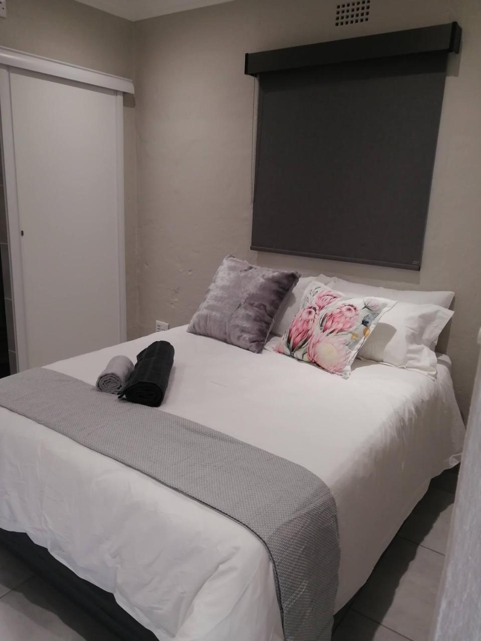 394OnEmus in Pretoria, South Africa