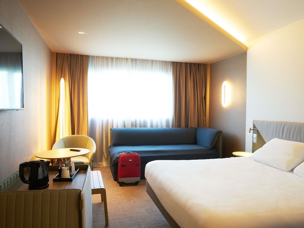 Novotel Reims Tinqueux — 4-Star Luxury Hotel in Tinqueux, France