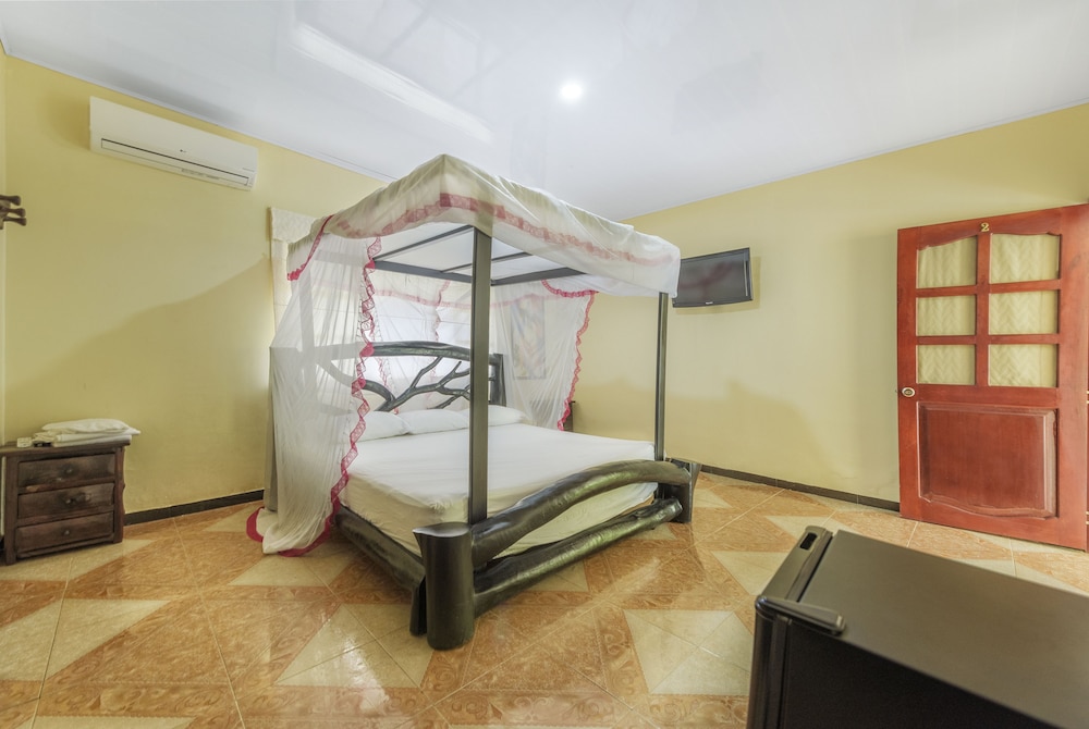 Hotel Adobe - carbon neutral hotel in Restrepo