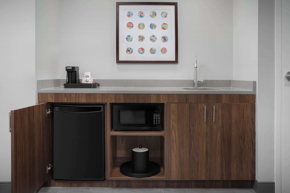 Hampton Inn and Suites by Hilton Naples South - photo 25