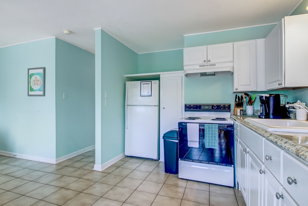 Beach Vacation Walkable to Dining&Shopping Unit B - photo 8