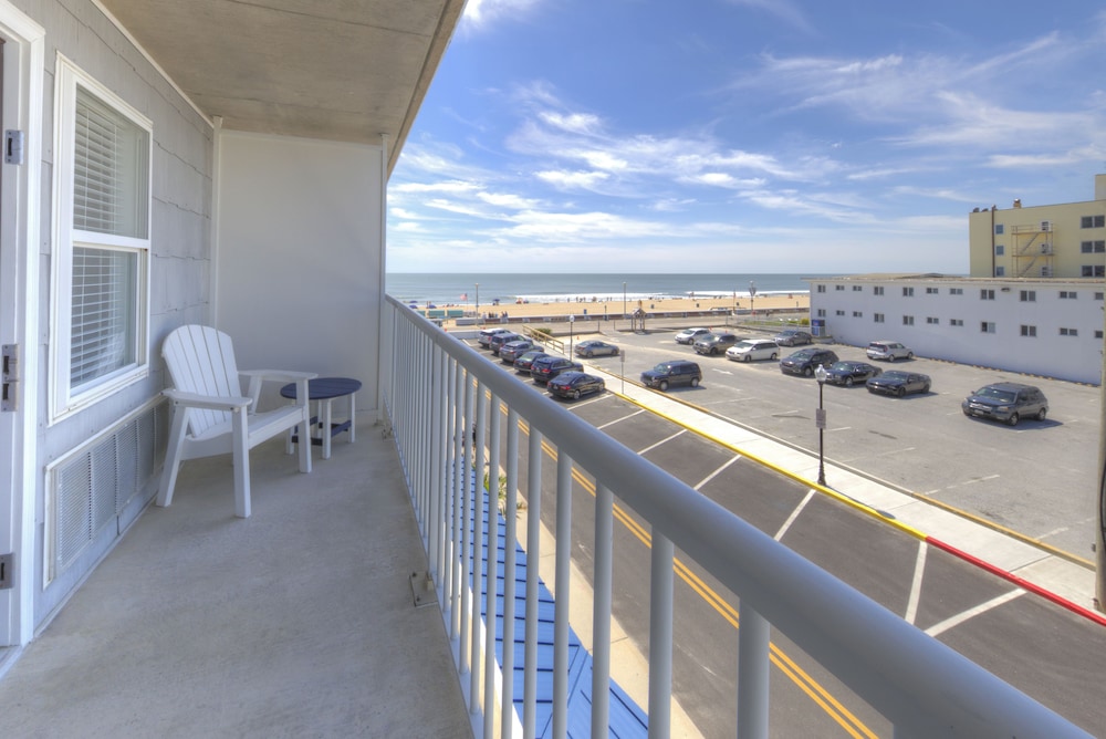 Commander Hotel & Suites - photo 38