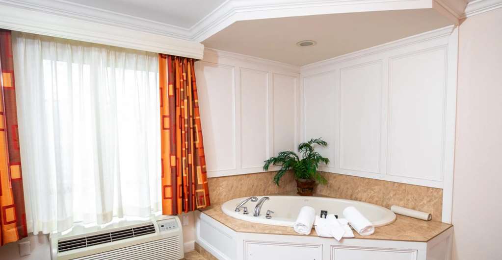 The Wilshire Grand Hotel - photo 7