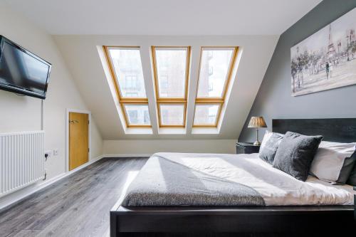 Bright&Modern Contractor House by Niji Short Stays — 4-Star Luxury Hotel in Manchester, United Kingdom