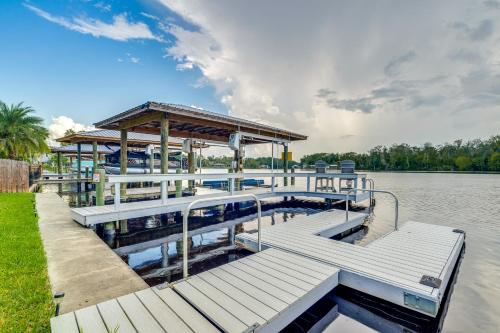 Private Dock and Water Views Homosassa Retreat — 4-Star Luxury Hotel in Homosassa, United States