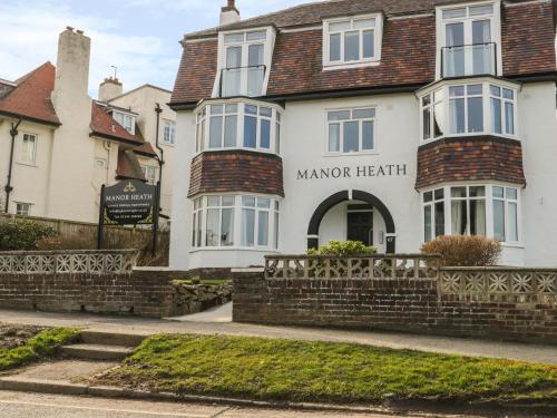 Manor Heath Apartment 3 — 5-Star Luxury Hotel in Scarborough, United Kingdom