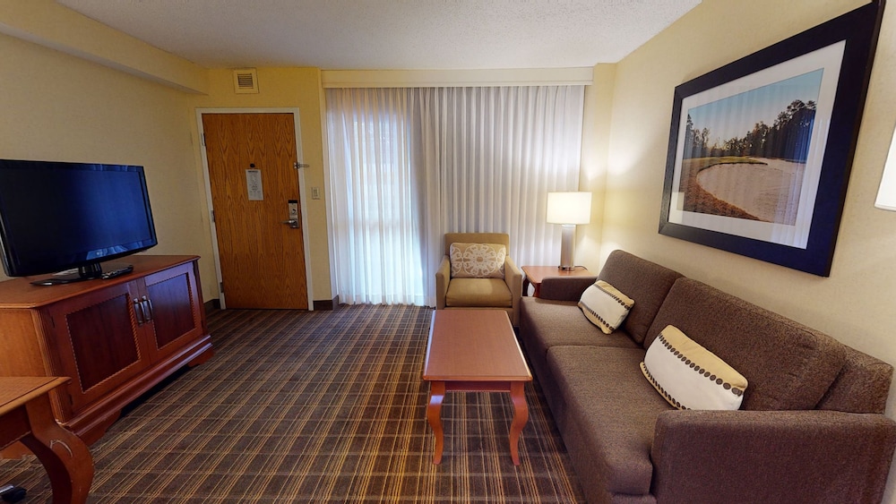 Embassy Suites Greenville Golf Resort & Conference Center - photo 10