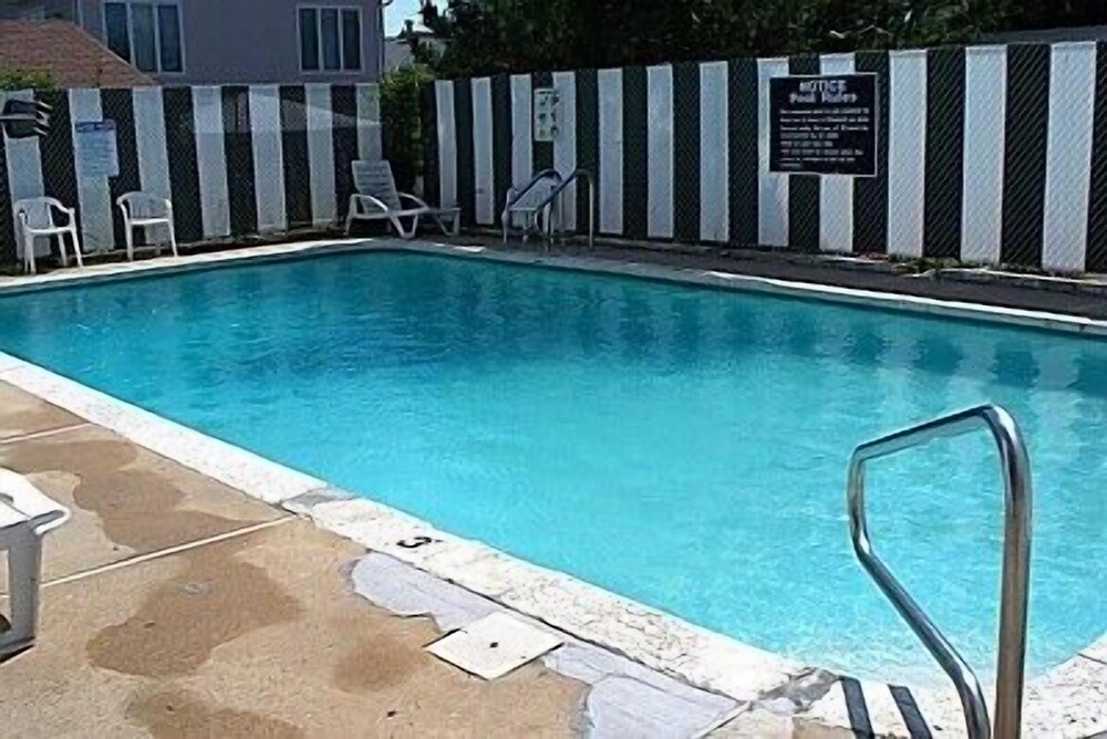 Aquarius Arms Motel - photo 32